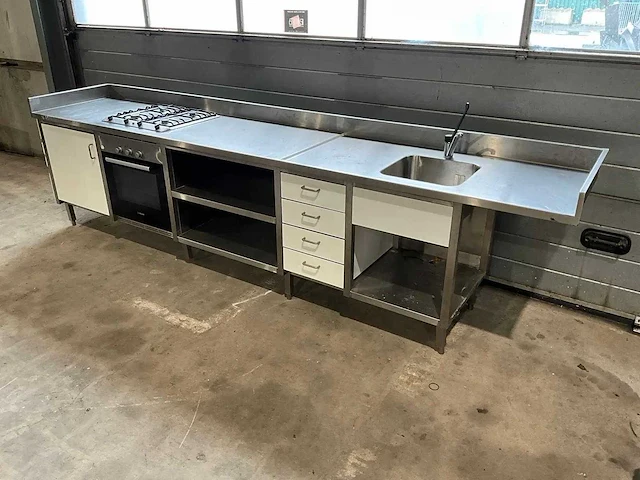 Spoeltafel met gasfornuis en oven - afbeelding 1 van  10