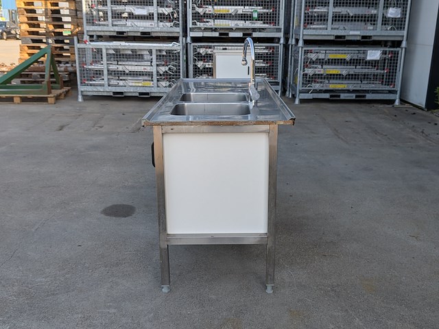 Spoeltafel met geïntegreerde spoelbakken en kraan - afbeelding 7 van  13