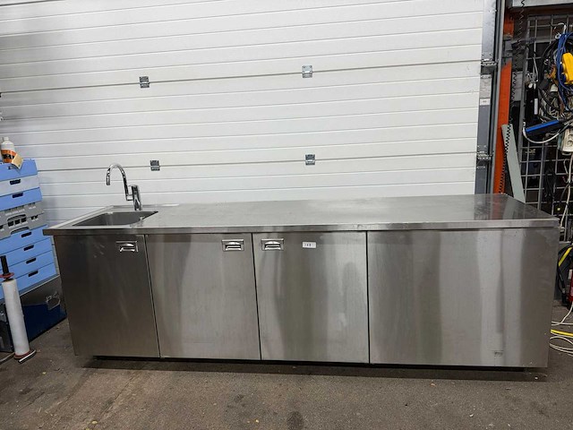 Spoeltafel met kraan en onderkast 270cm - afbeelding 1 van  3