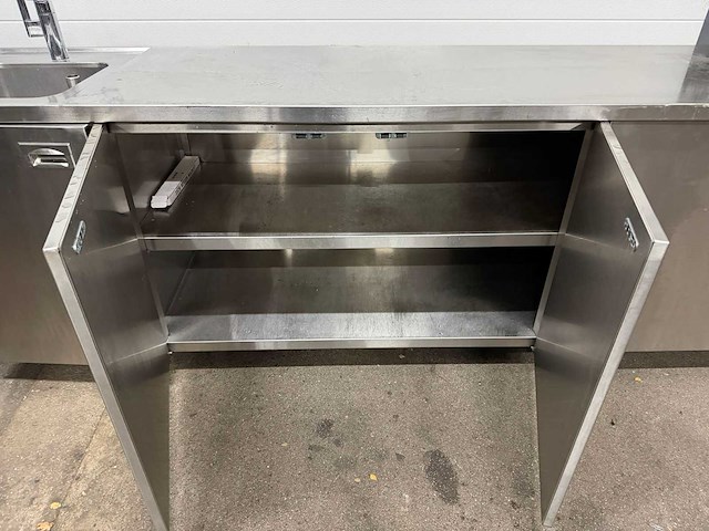 Spoeltafel met kraan en onderkast 270cm - afbeelding 3 van  3