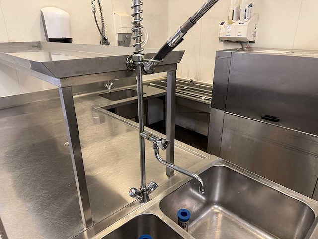 Spoeltafel met voorspoeldouche - afbeelding 6 van  6