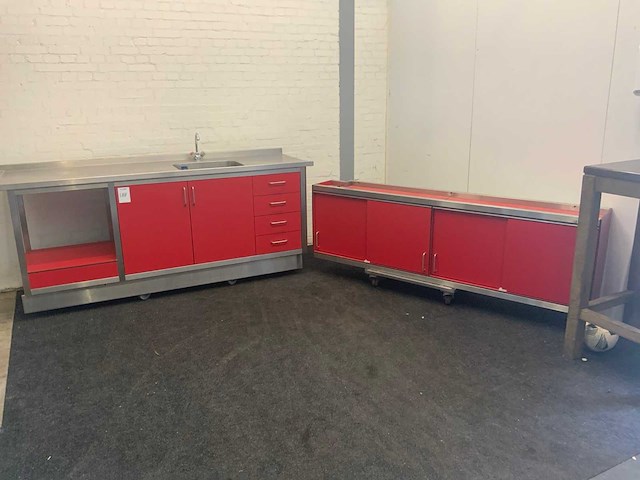 Spoeltafel + wandkast - afbeelding 1 van  8
