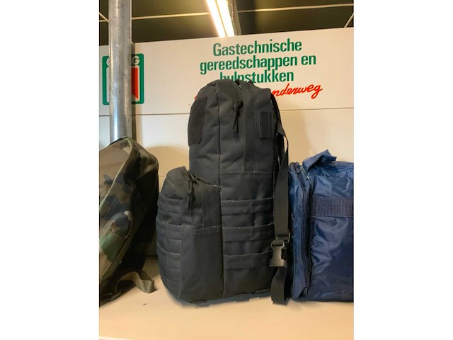 Sport en reistassen (8x) - afbeelding 4 van  7