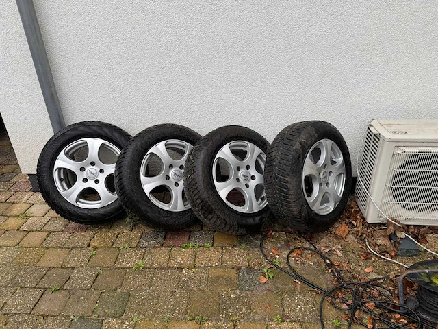 Sportvelgenset met winterbanden - afbeelding 3 van  3
