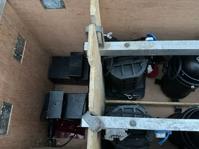 Spotlights in flightcase met inhoud - afbeelding 3 van  6