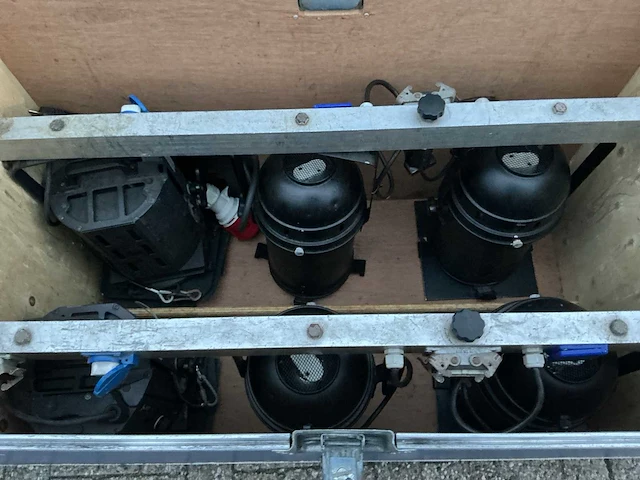 Spotlights in flightcase met inhoud - afbeelding 4 van  6