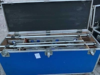 Spotlights met 4barren en statieven in flightcase