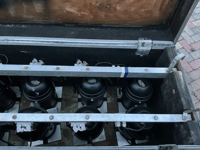 Spotlights met barren in flightcase - afbeelding 2 van  3