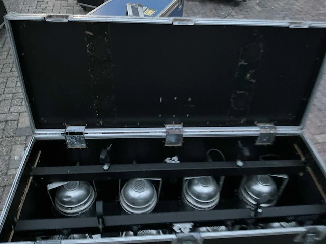 Spotlights met barren in flightcase - afbeelding 2 van  5