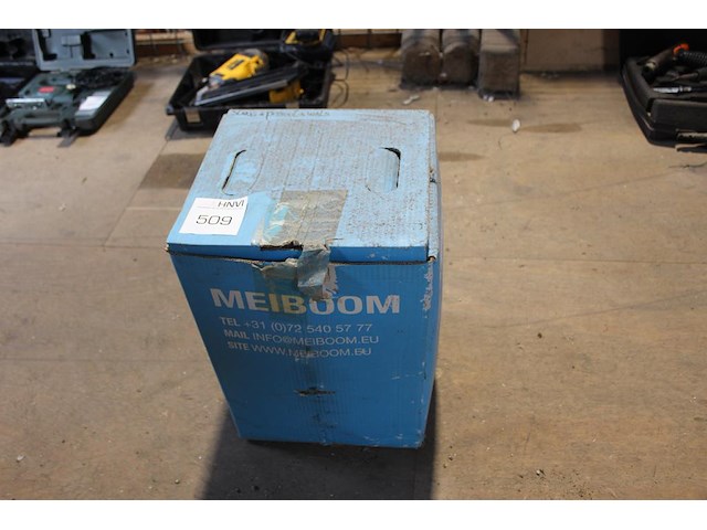 Sprayset meiboom bestaande uit lijmvat, slang, pistool en wals. - afbeelding 1 van  3