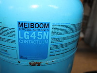 Sprayset meiboom bestaande uit lijmvat, slang, pistool en wals. - afbeelding 3 van  3