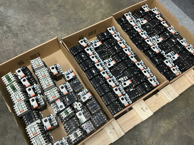 Sprecher+schuh ct 3-12 divers schakelmateriaal - afbeelding 1 van  11