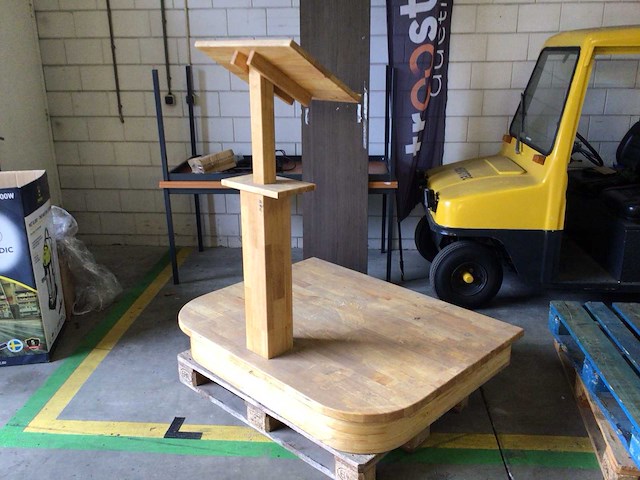 Spreekstoel - afbeelding 1 van  2