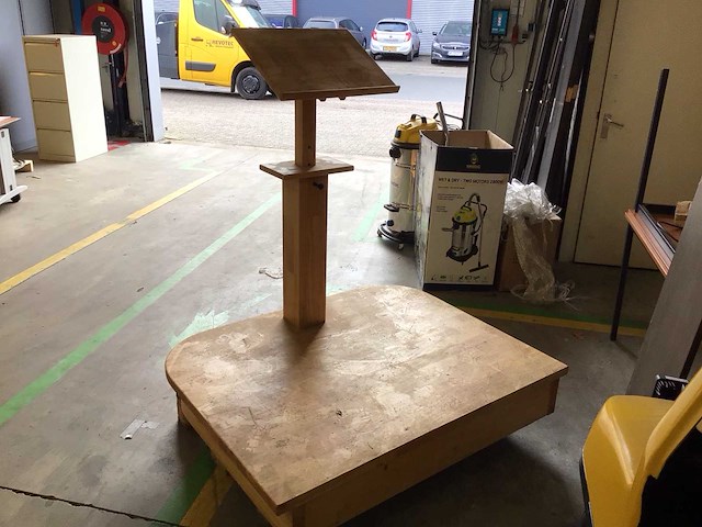 Spreekstoel - afbeelding 2 van  2