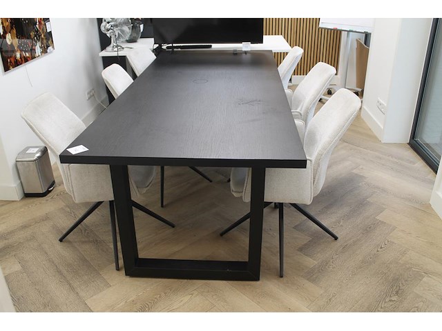 Spreektafel met 6 gestoffeerde draaibare kuipstoelen. tafelafmeting 230 x 100 x 78 cm. - afbeelding 2 van  4