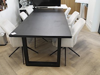 Spreektafel met 6 gestoffeerde draaibare kuipstoelen. tafelafmeting 230 x 100 x 78 cm. - afbeelding 2 van  4