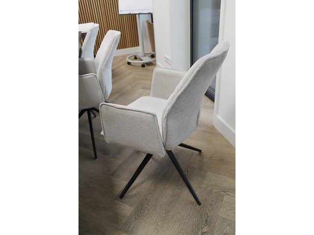 Spreektafel met 6 gestoffeerde draaibare kuipstoelen. tafelafmeting 230 x 100 x 78 cm. - afbeelding 4 van  4