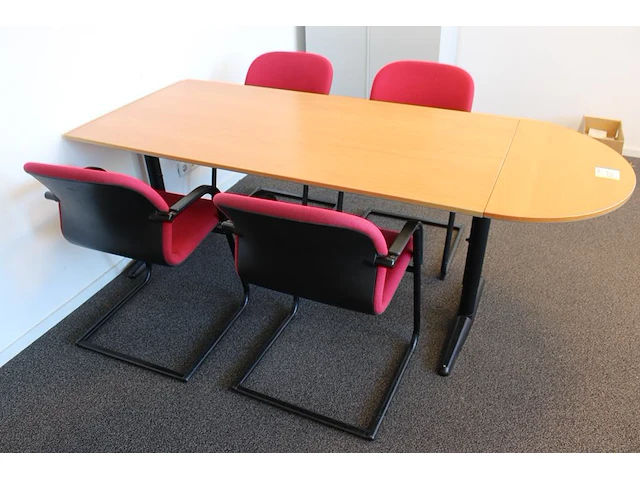 Spreektafel met vier sledestoelen bordeaux gestoffeerd. afmeting tafel 200 x 80 cm. hoogte 74 cm - afbeelding 2 van  4