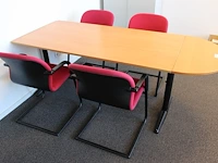 Spreektafel met vier sledestoelen bordeaux gestoffeerd. afmeting tafel 200 x 80 cm. hoogte 74 cm - afbeelding 2 van  4
