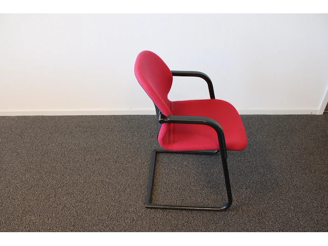 Spreektafel met vier sledestoelen bordeaux gestoffeerd. afmeting tafel 200 x 80 cm. hoogte 74 cm - afbeelding 4 van  4