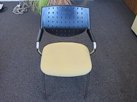 Spreektafel met vier stoelen bum made in italy. afmeting tafel 140 x 80 cm. hoogte 72 cm - afbeelding 3 van  5