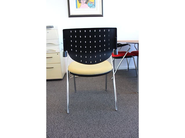 Spreektafel met vier stoelen bum made in italy. afmeting tafel 140 x 80 cm. hoogte 72 cm - afbeelding 5 van  5