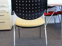 Spreektafel met vier stoelen bum made in italy. afmeting tafel 140 x 80 cm. hoogte 72 cm - afbeelding 5 van  5