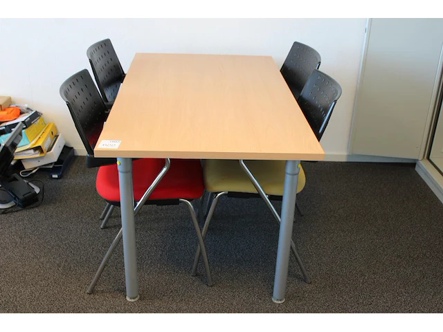 Spreektafel met vier stoelen bum made in italy. afmeting tafel 140 x 80 cm. - afbeelding 1 van  5