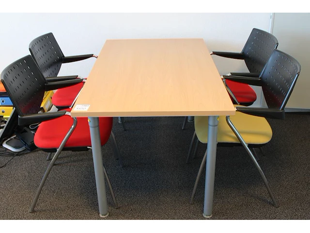Spreektafel met vier stoelen bum made in italy. afmeting tafel 140 x 80 cm. - afbeelding 2 van  5