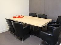 Spreektafel met zes kuipstoelen met kunstlederen bekleding. afmeting tafel 198 x 88 cm. hoogte 76 cm - afbeelding 1 van  5