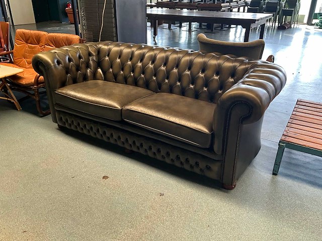 Springvale - casa 3689 - lederen chesterfield bank - afbeelding 1 van  9