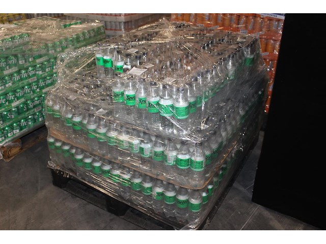 Sprite flesjes. 62 verpakkingen 12x330ml. totaal 744 stuks. bod is inclusief 111,60 euro statiegeldwaarde t... - afbeelding 2 van  2