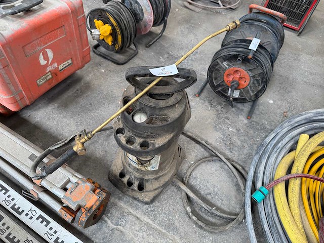 Spuit - overige beton toebehoren - afbeelding 2 van  2