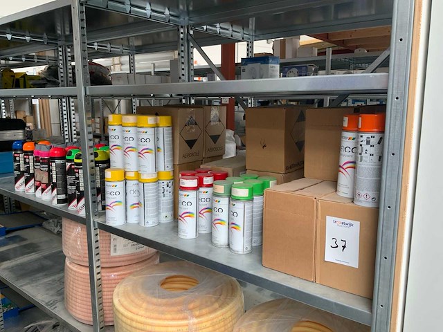 Spuitbussen (133x) - afbeelding 1 van  4