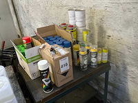 Spuitbussen verf en epoxyhars - afbeelding 1 van  8