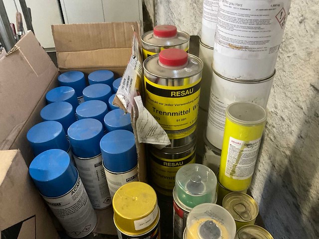 Spuitbussen verf en epoxyhars - afbeelding 4 van  8