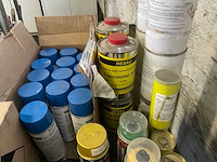 Spuitbussen verf en epoxyhars - afbeelding 4 van  8