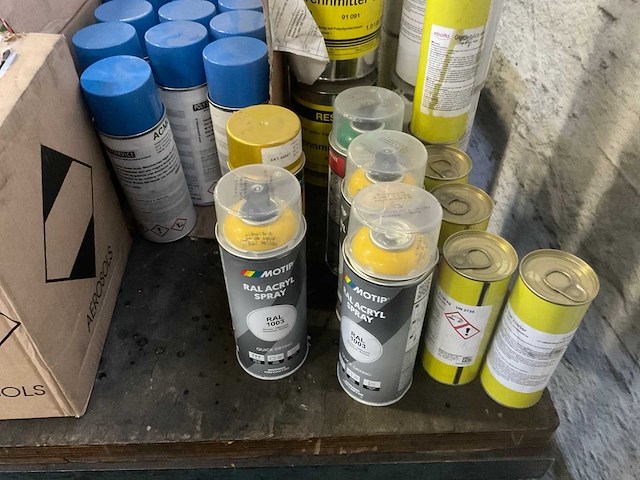 Spuitbussen verf en epoxyhars - afbeelding 6 van  8