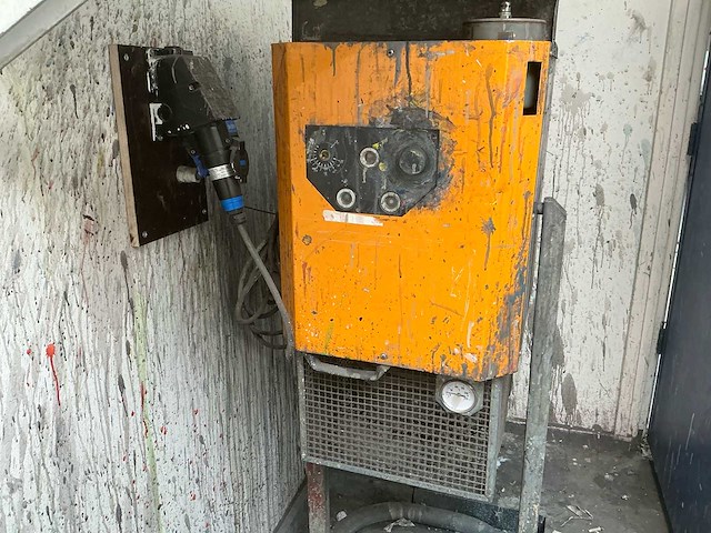 Spuiterij destileer-apparaat - afbeelding 1 van  7