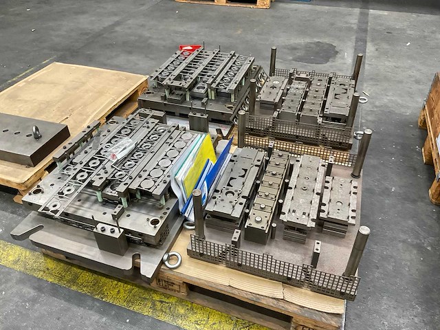 Spuitgietmatrijs (4x) - afbeelding 1 van  10