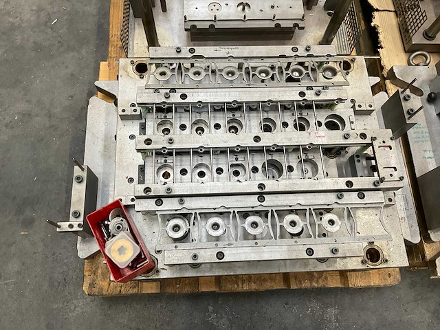 Spuitgietmatrijs (4x) - afbeelding 4 van  10