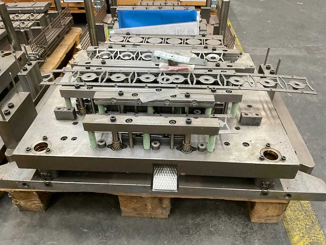 Spuitgietmatrijs (4x) - afbeelding 7 van  10