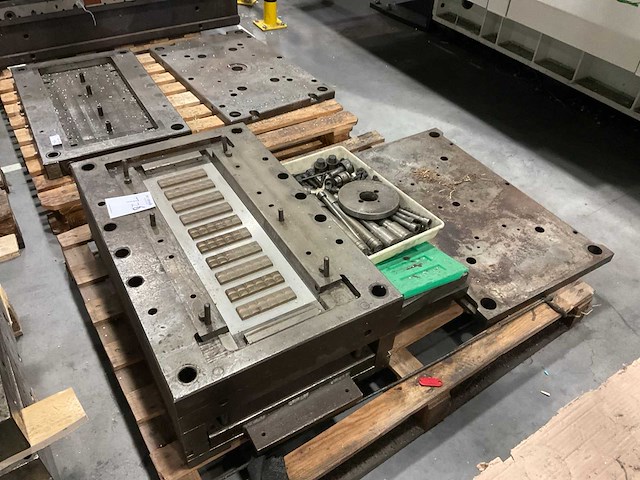 Spuitgietmatrijs huis en delen - afbeelding 1 van  4