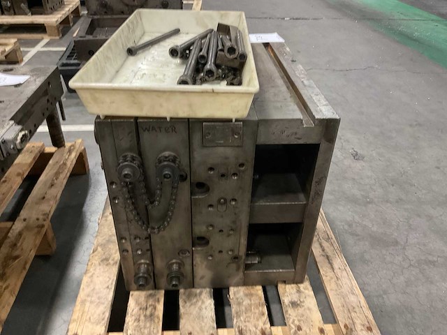 Spuitgietmatrijs huis - afbeelding 4 van  4