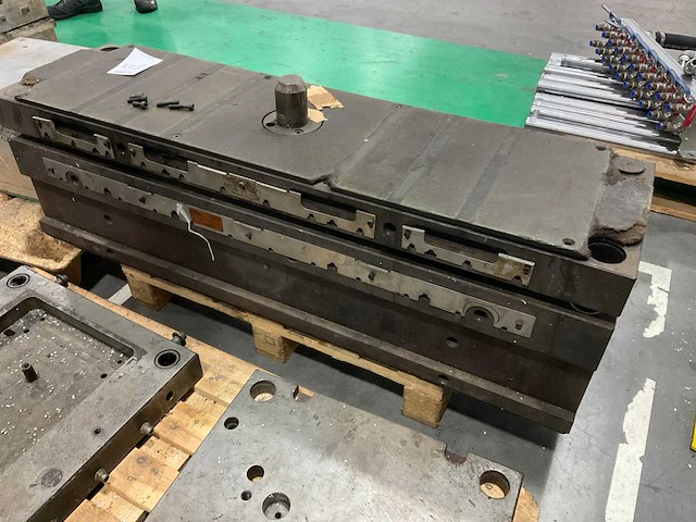 Spuitgietmatrijs huis - afbeelding 4 van  4