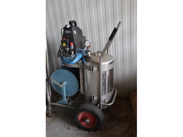 Spuitmachine v.v. airpress compressor type h200/6, tank & verlengkabelhaspel - afbeelding 1 van  11