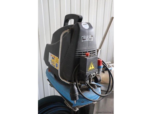Spuitmachine v.v. airpress compressor type h200/6, tank & verlengkabelhaspel - afbeelding 6 van  11