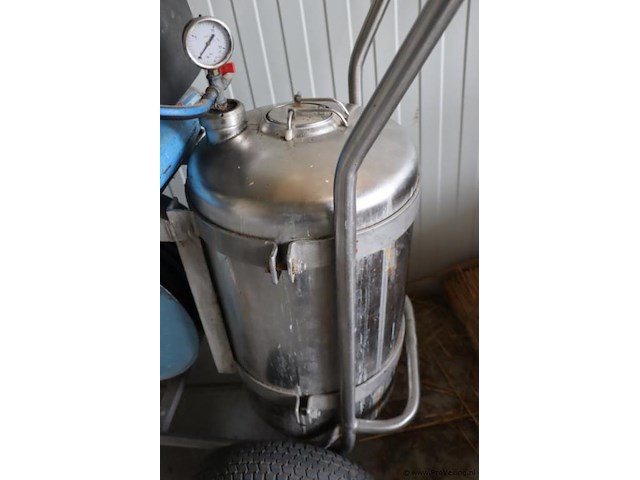 Spuitmachine v.v. airpress compressor type h200/6, tank & verlengkabelhaspel - afbeelding 10 van  11