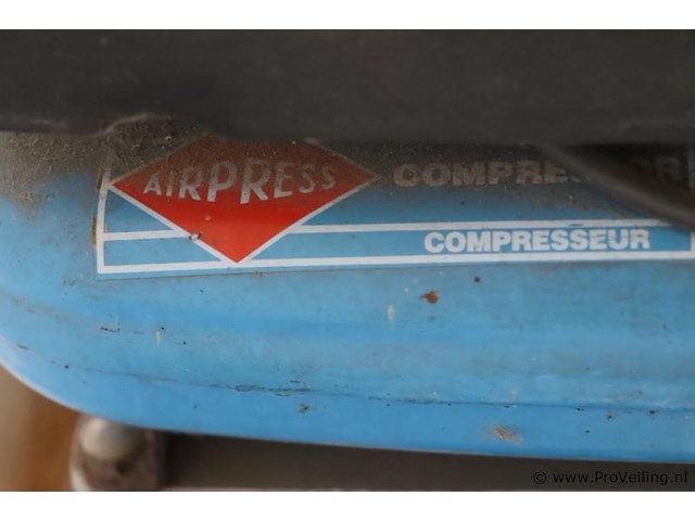 Spuitmachine v.v. airpress compressor type h200/6, tank & verlengkabelhaspel - afbeelding 8 van  11