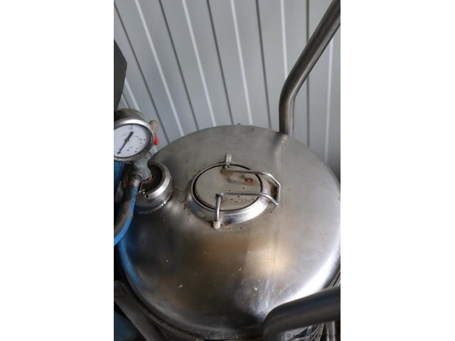 Spuitmachine v.v. airpress compressor type h200/6, tank & verlengkabelhaspel - afbeelding 11 van  11